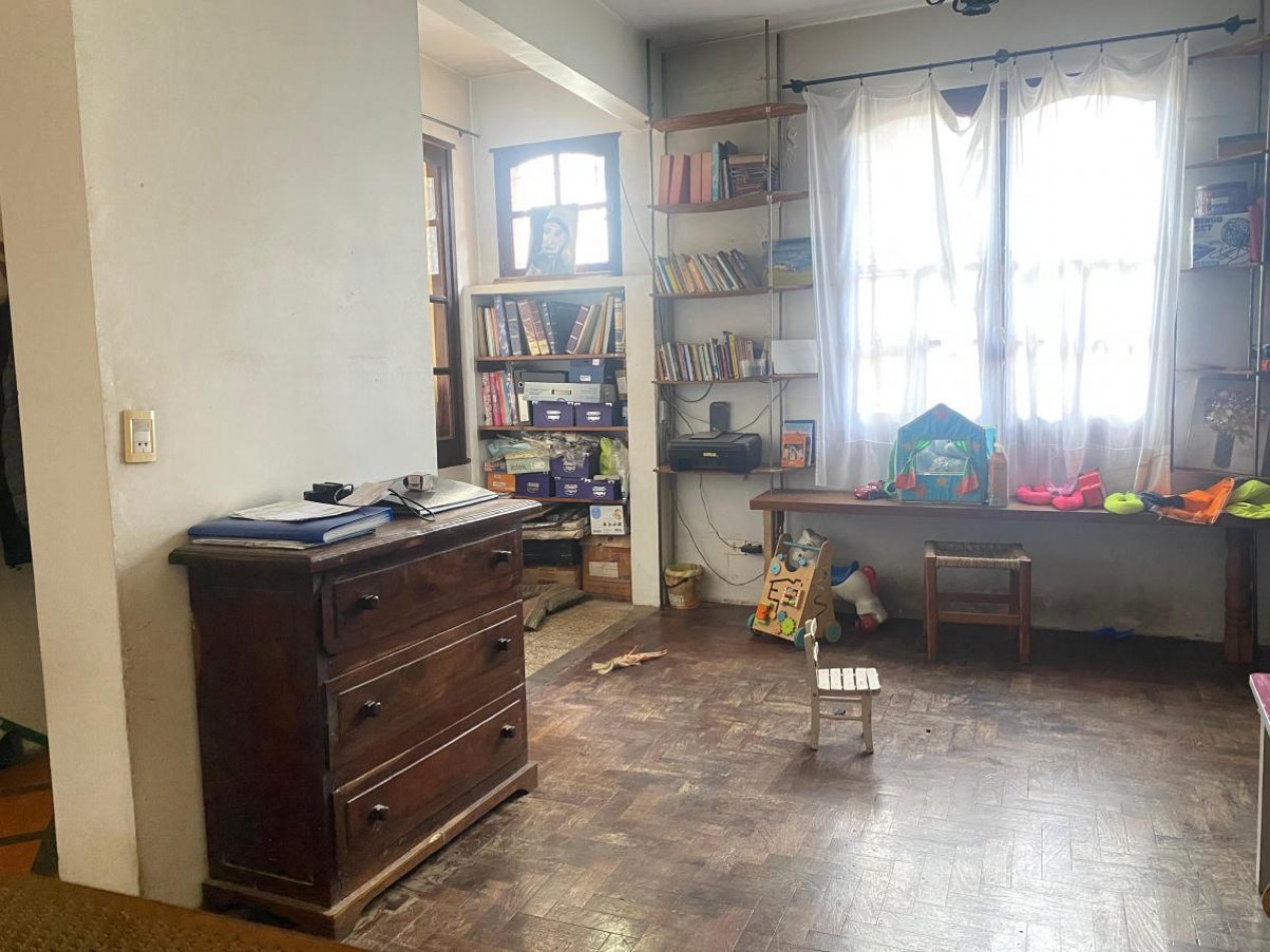 Casa de 5 Ambientes con Dependencia en Olivos