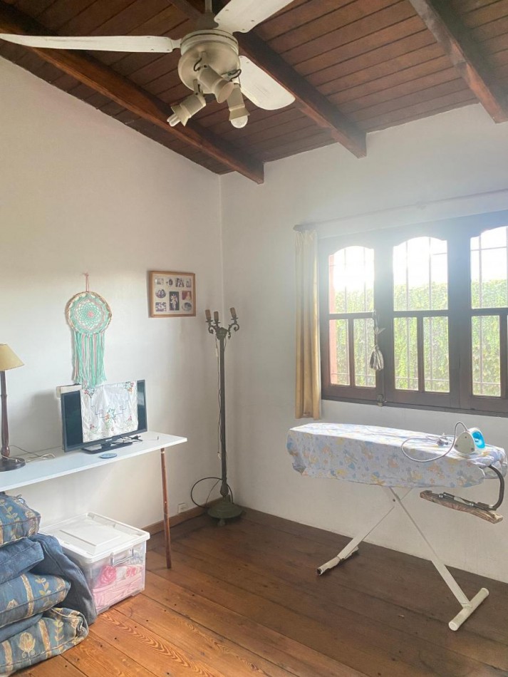 Casa de 5 Ambientes con Dependencia en Olivos