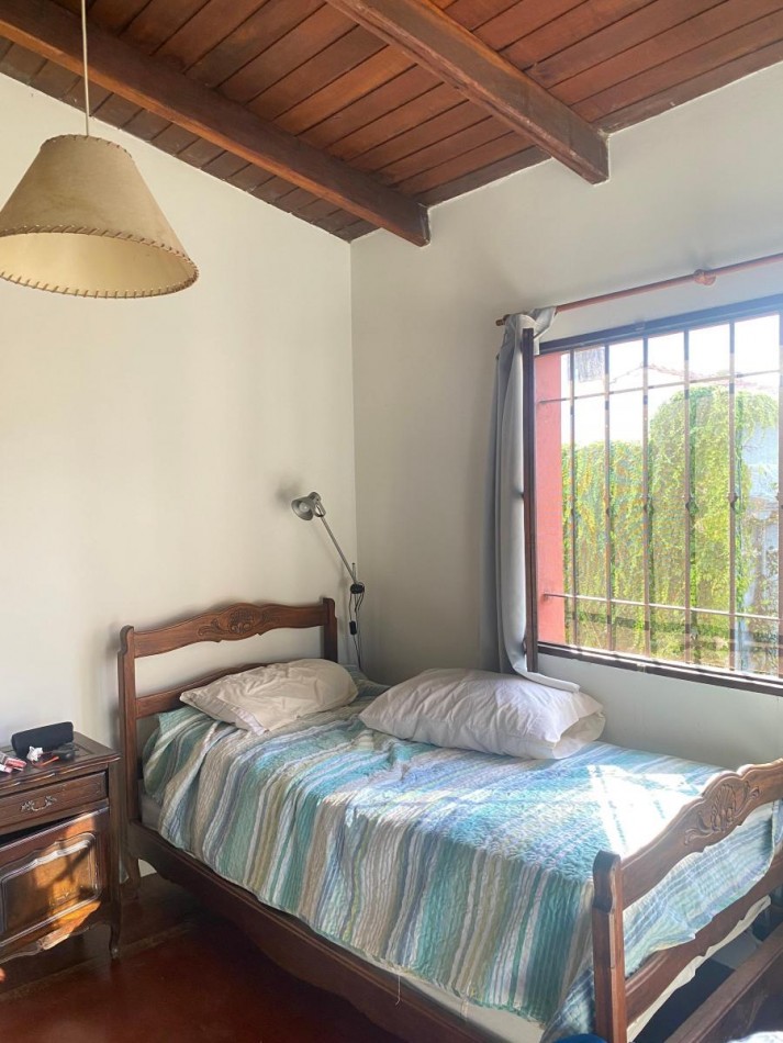 Casa de 5 Ambientes con Dependencia en Olivos