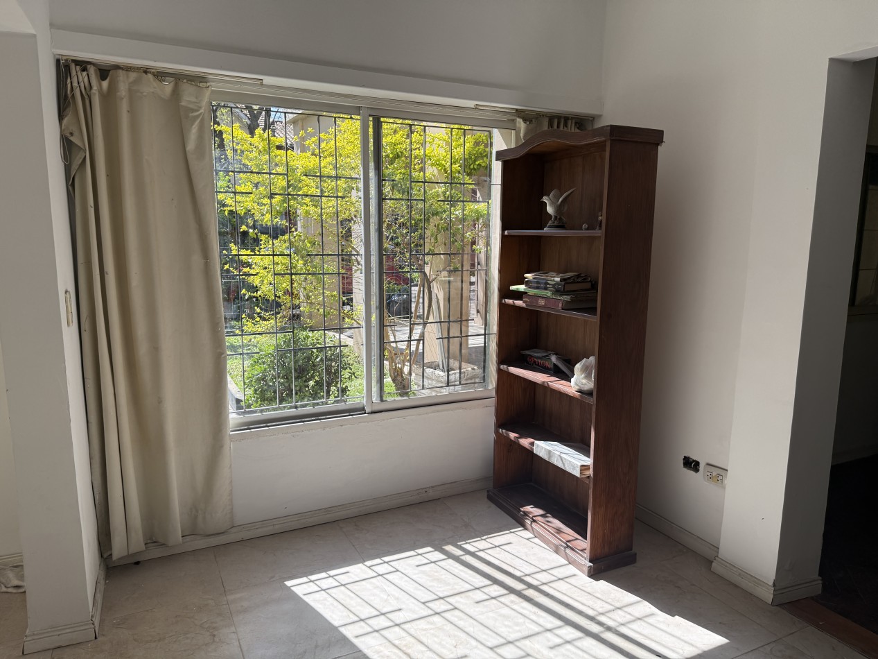 Casa de 3 ambientes con cochera en venta en Olivos