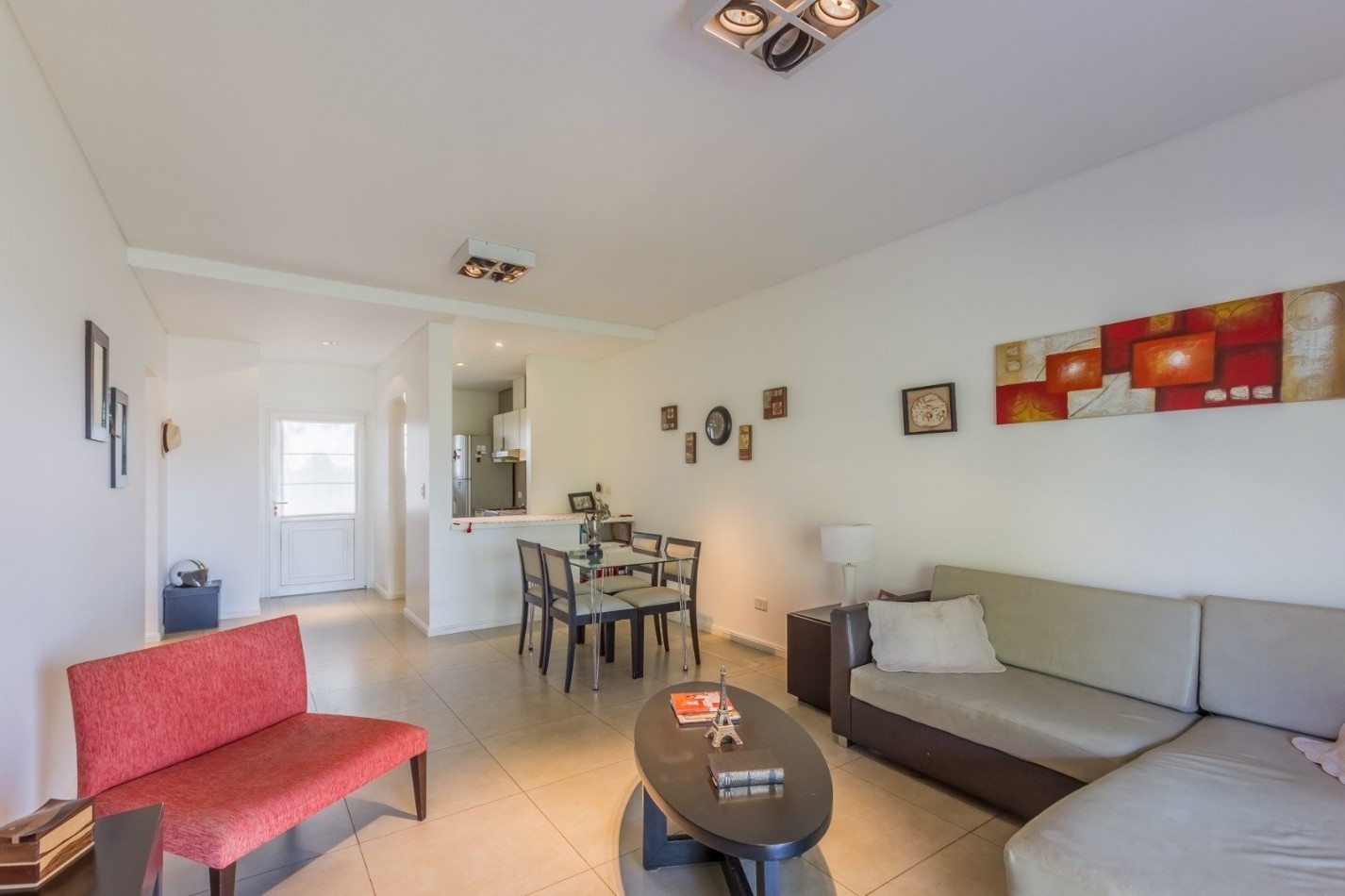 Departamento de 3 ambientes en Alquiler Temporal  en Condominio Carruajes. Pilara