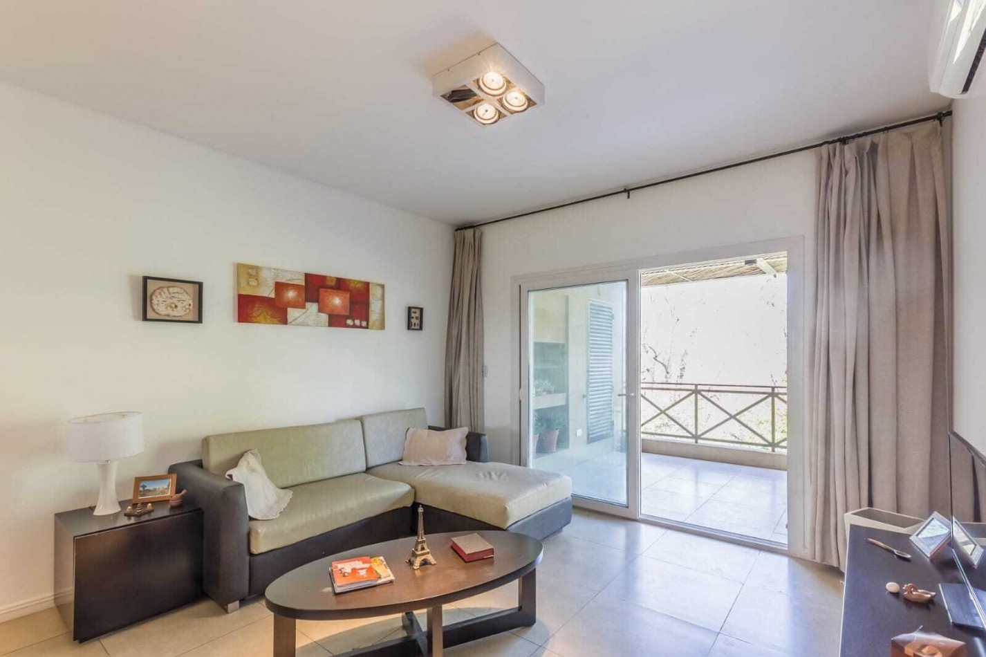 Departamento de 3 ambientes en Alquiler Temporal  en Condominio Carruajes. Pilara