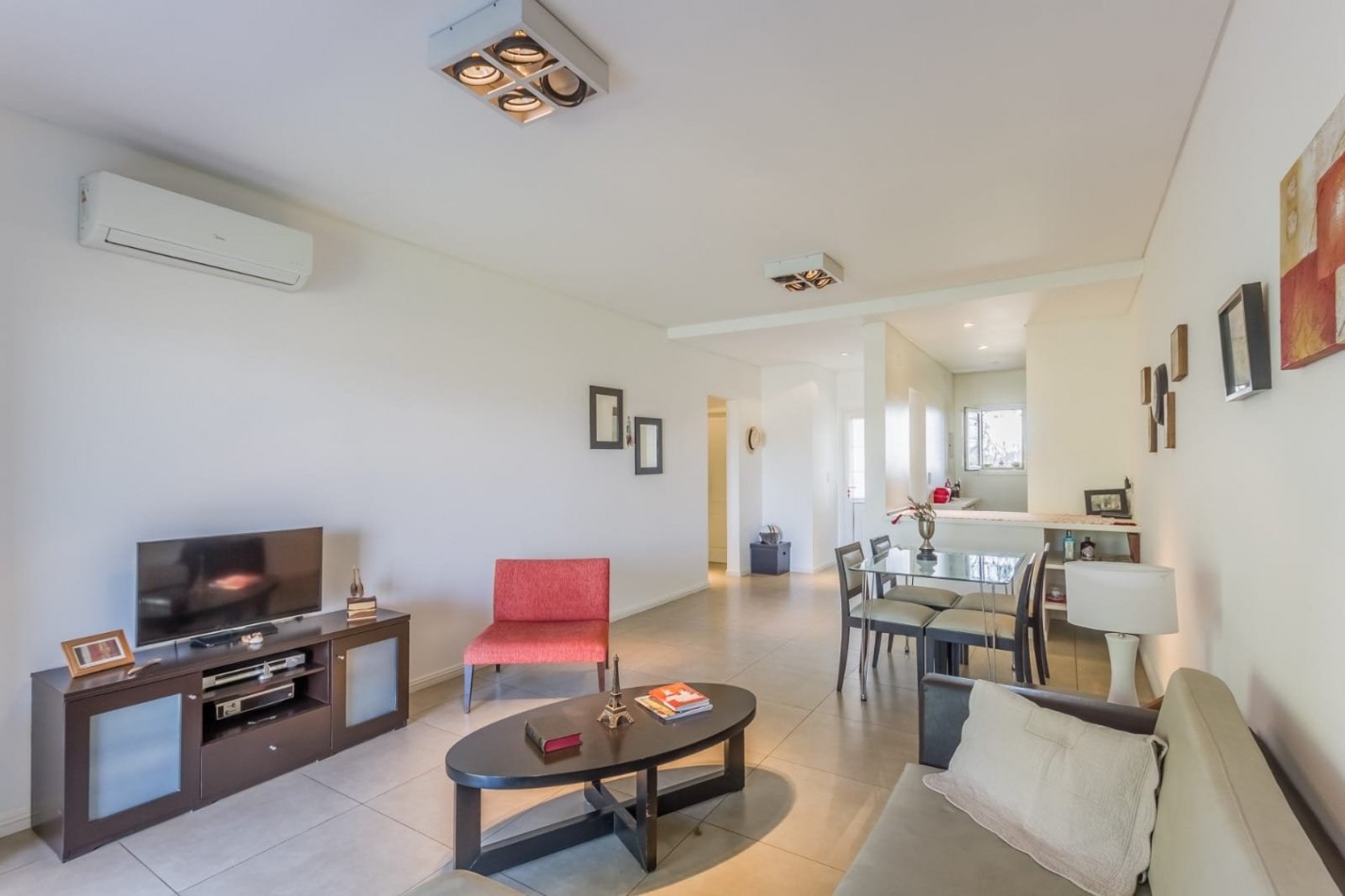 Departamento de 3 ambientes en Alquiler Temporal  en Condominio Carruajes. Pilara