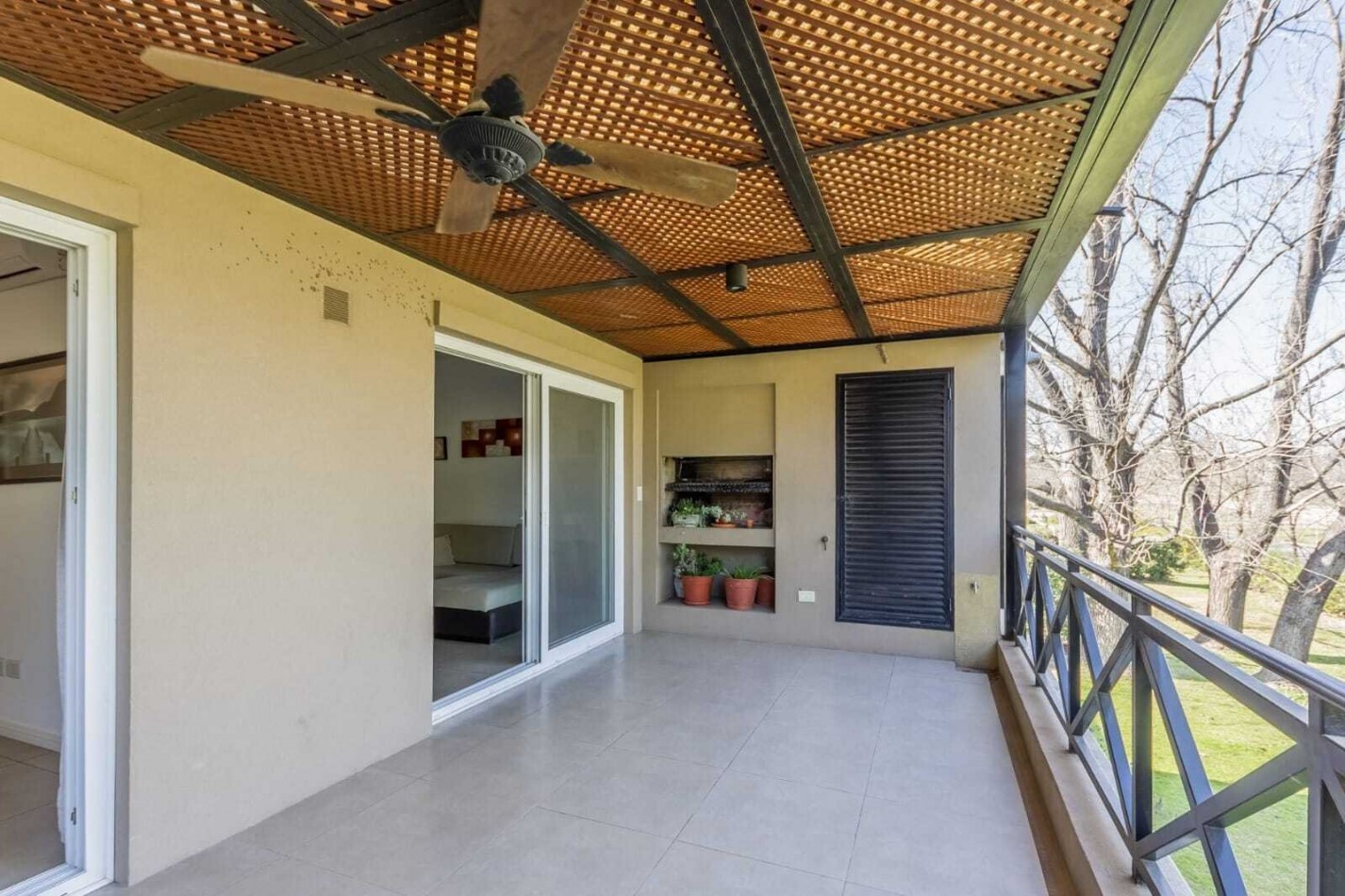 Departamento de 3 ambientes en Alquiler Temporal  en Condominio Carruajes. Pilara