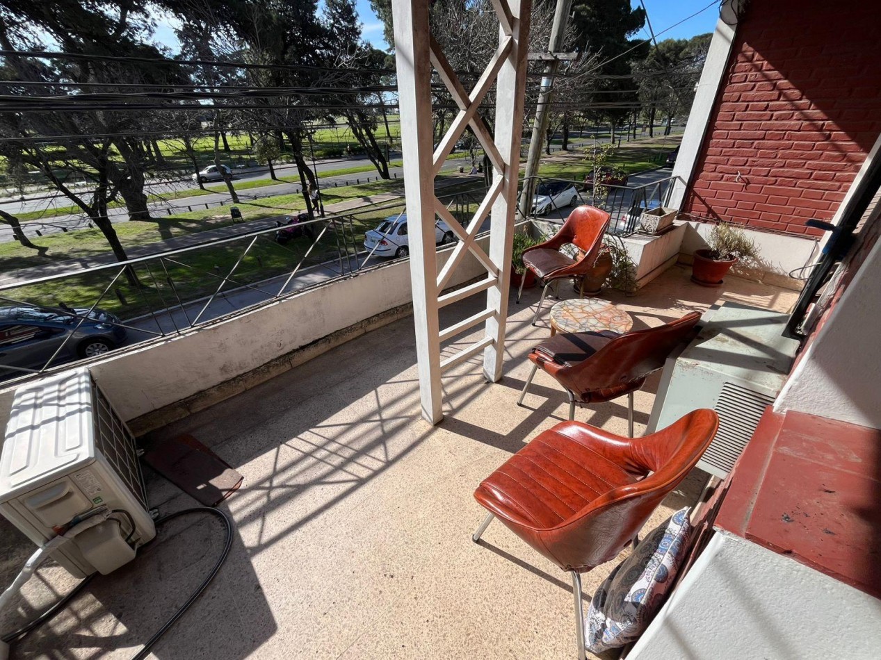 Venta Local comercial + vivienda sobre Dardo Rocha 