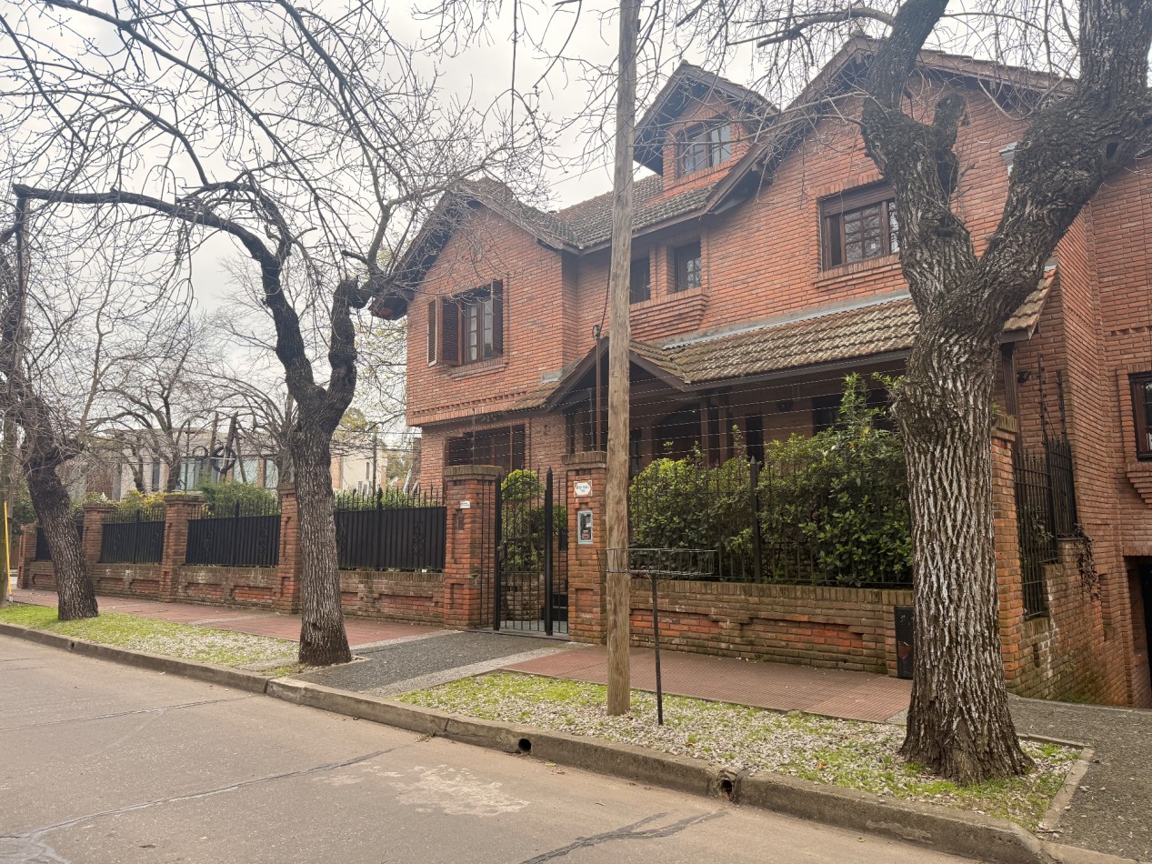 Chalet de 8 ambientes en venta en Acassuso