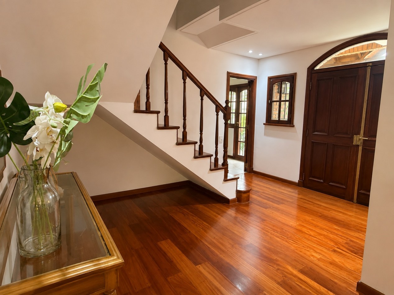 Chalet de 8 ambientes en venta en Acassuso