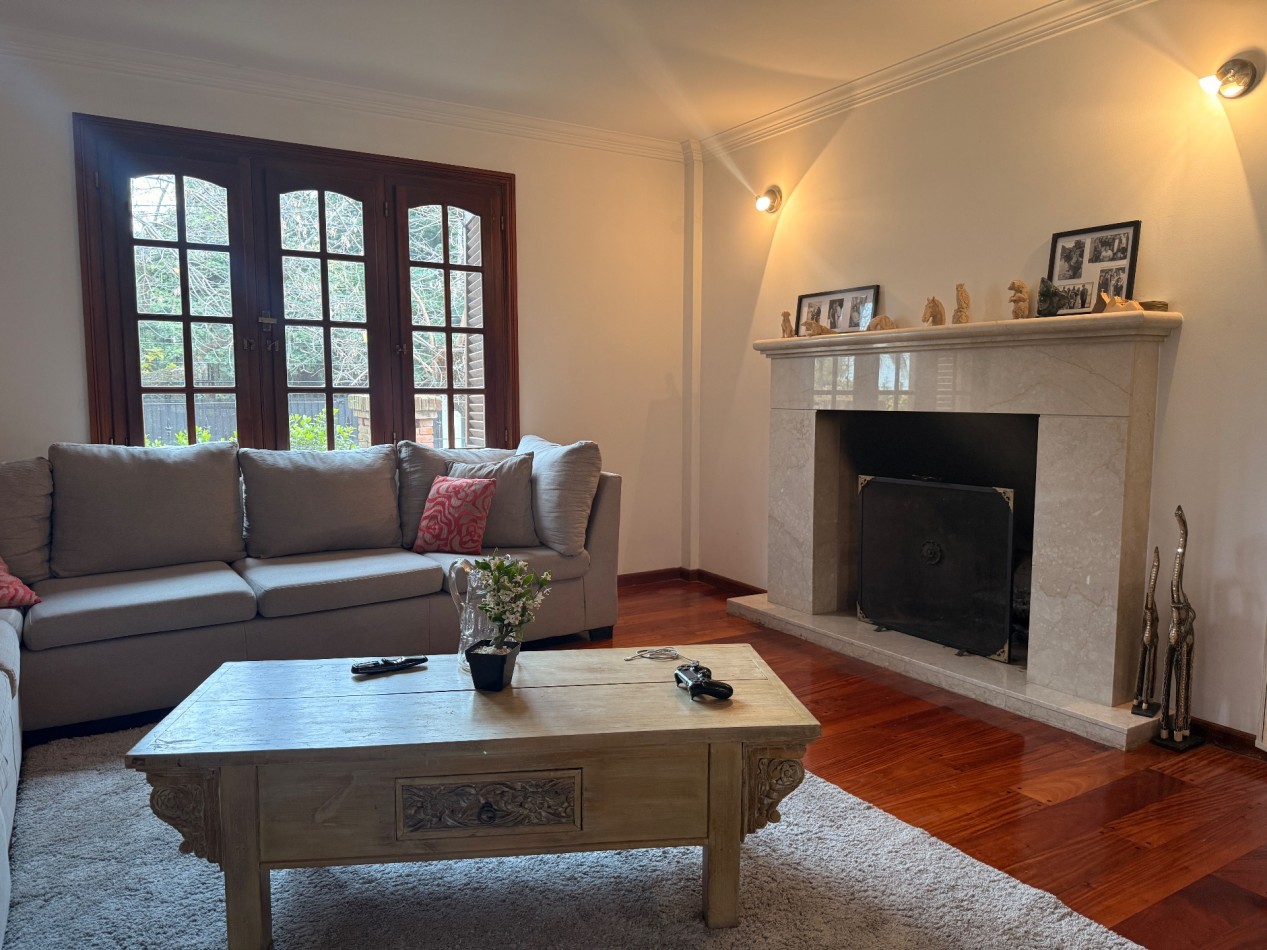 Chalet de 8 ambientes en venta en Acassuso
