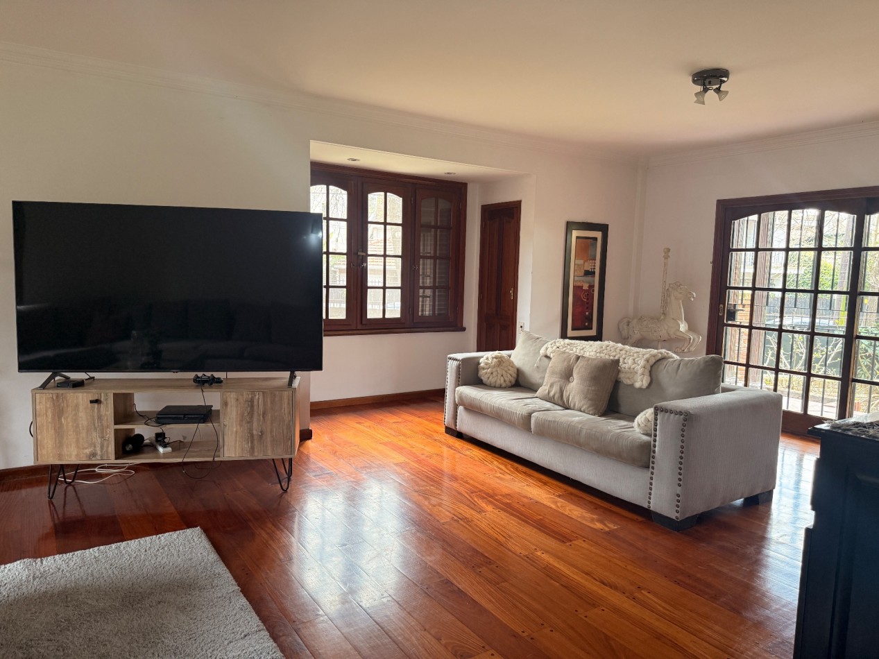 Chalet de 8 ambientes en venta en Acassuso