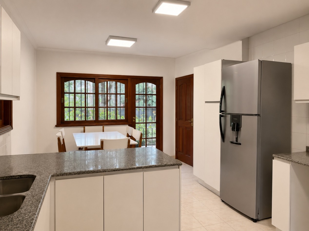 Chalet de 8 ambientes en venta en Acassuso