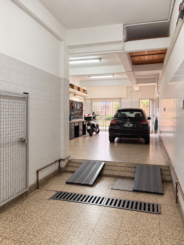 Venta en block- Local comercial en planta baja y PH de 3 ambientes en planta alta en Olivos 
