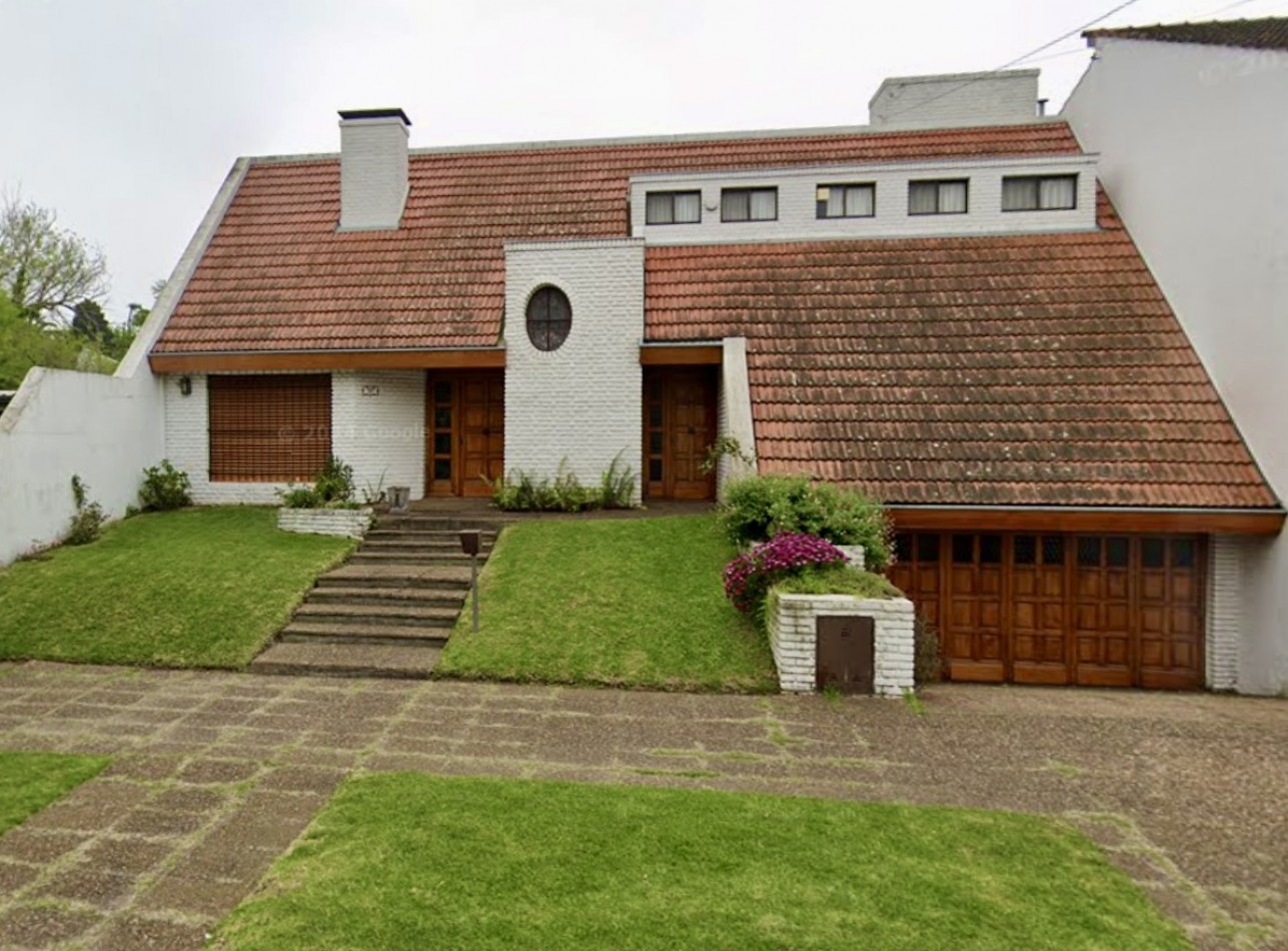 CASA EN VENTA DE 4 AMBIENTES EN PUNTA CHICA CON PILETA, JARDIN Y GARAGE 