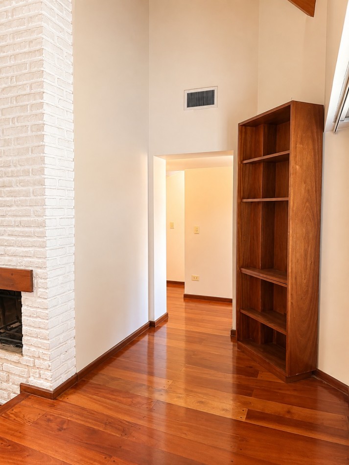 CASA EN VENTA DE 4 AMBIENTES EN PUNTA CHICA CON PILETA, JARDIN Y GARAGE 