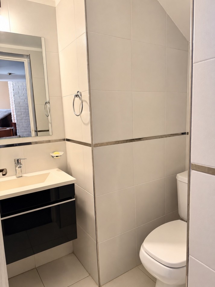 CASA EN VENTA DE 4 AMBIENTES EN PUNTA CHICA CON PILETA, JARDIN Y GARAGE 