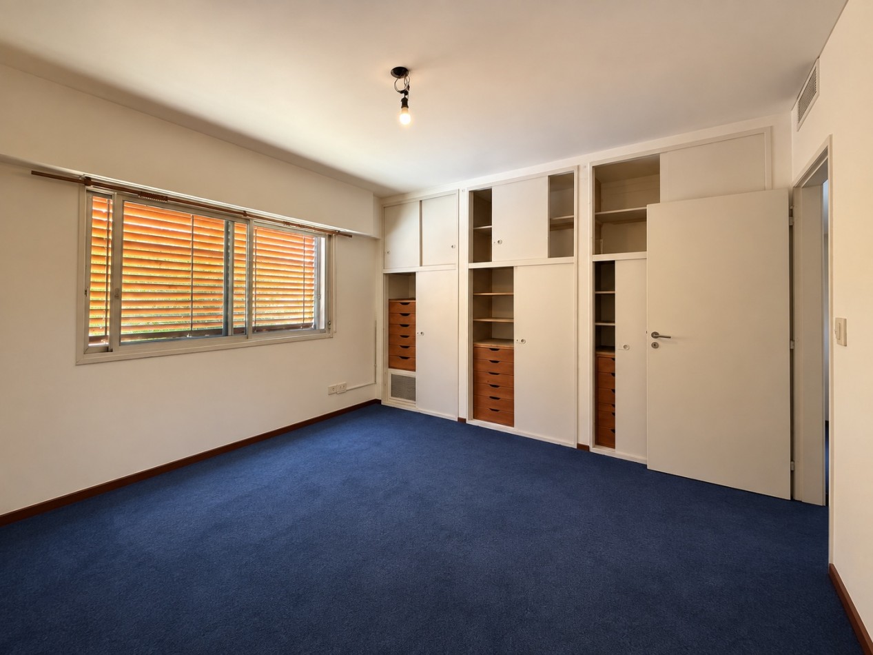 CASA EN VENTA DE 4 AMBIENTES EN PUNTA CHICA CON PILETA, JARDIN Y GARAGE 